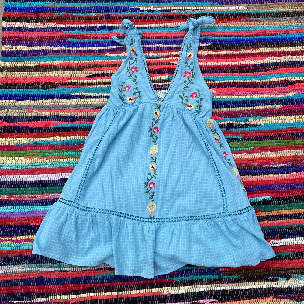 I call it my farmers market dress! Blue, floral, tie straps dress!👩🏽‍🌾🍓🥑🍇
